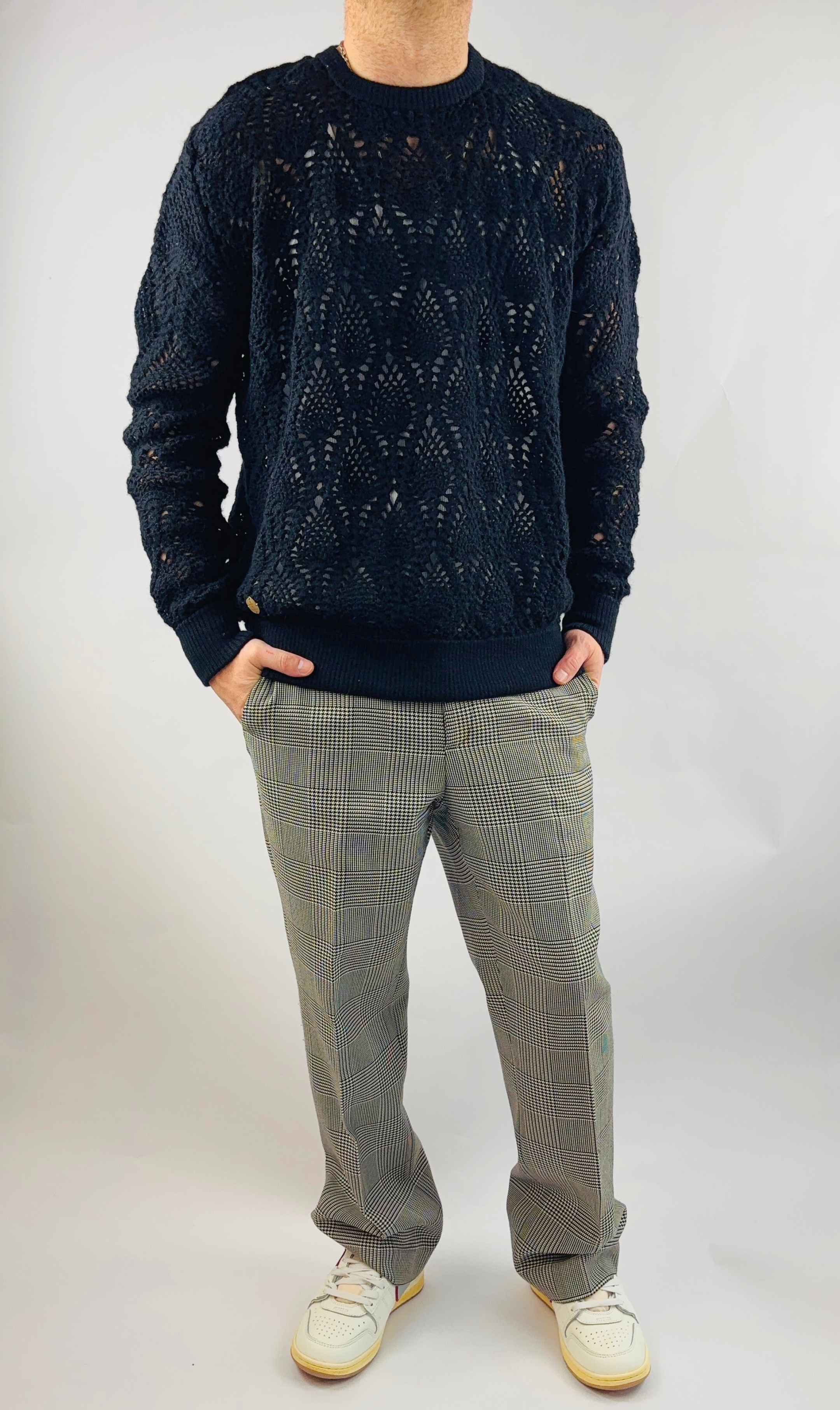 Frontansicht des crochet Alpaka Pullover für Herren– weiche, edle Stricktextur.