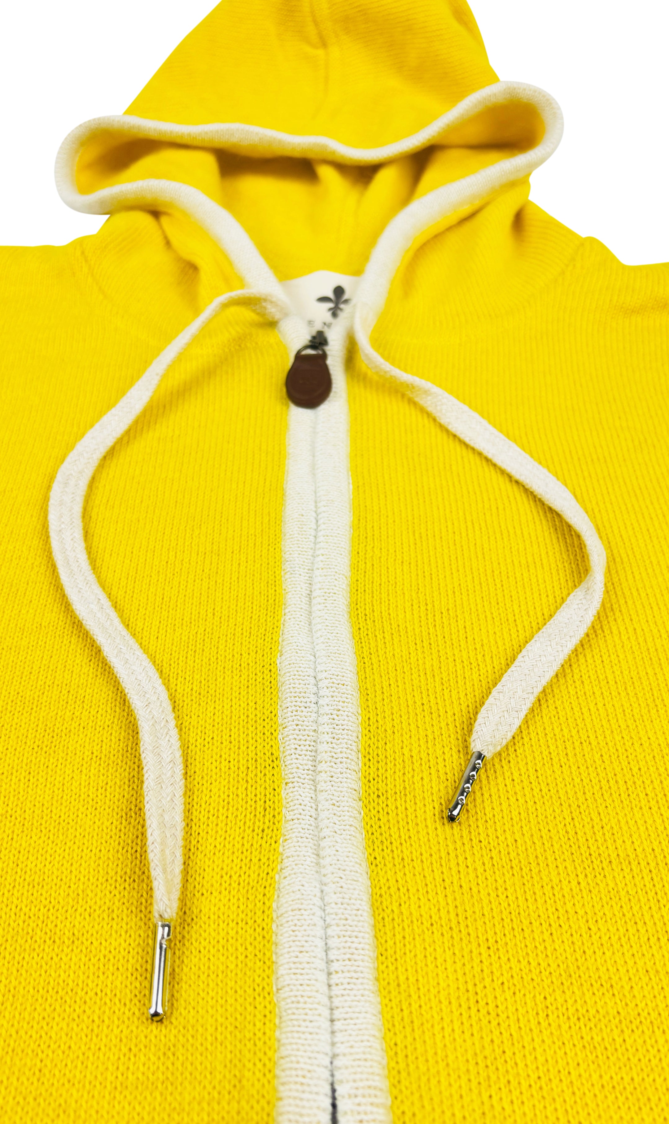 Kapuze Ansocht des gelben Alpaka Hoodie für Herren– weiche, edle Stricktextur.